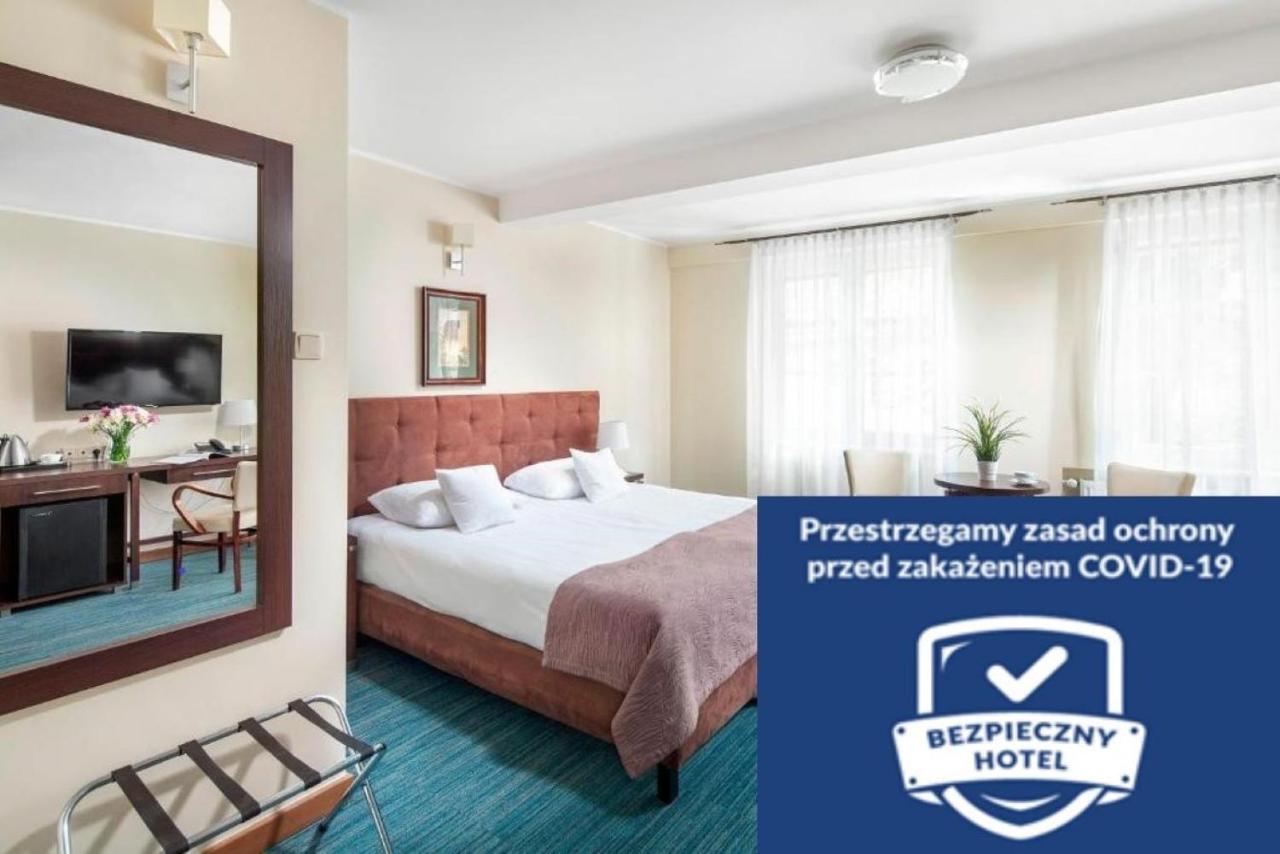 Hotel Bonum Old Town กดัญสก์ ภายนอก รูปภาพ